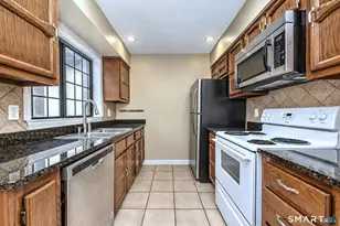 134 Foxwood Close, Milford, CT 06461 - Photo 8