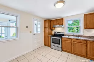 21 Monroe St, North Haven, CT 06473 - Photo 8
