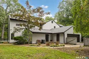 200 Deer Ln, Guilford, CT 06437 - Photo 2