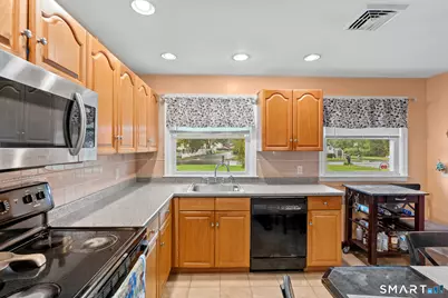 1781 Litchfield Turnpike, Woodbridge, CT 06525 - Photo 10