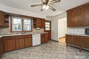 1 Sunflower Cir, West Haven, CT 06516 - Photo 14