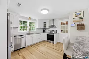 182 Vernon Street W, Manchester, CT 06042 - Photo 2