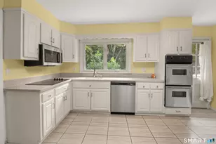 113 Dogwood Ln, Stamford, CT 06903 - Photo 16