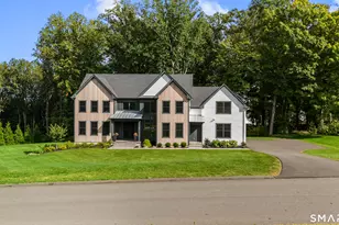 8 Holly Ln, Newtown, CT 06470 - Photo 2