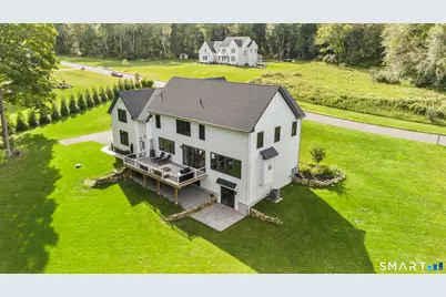 8 Holly Lane, Newtown, CT 06470 - Photo 4