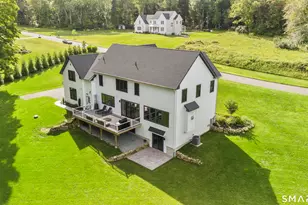 8 Holly Ln, Newtown, CT 06470 - Photo 4
