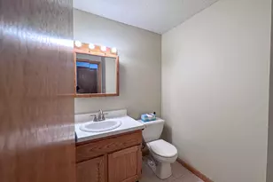 75 White Tail Ln, Wallingford, CT 06492 - Photo 8