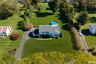 9 Surrey Dr, Brookfield, CT 06804 - Photo 2