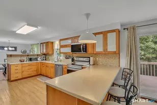 103 Grissom Rd, Manchester, CT 06042 - Photo 4