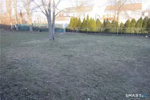 26 Elmview Cir, Waterbury, CT 06708 - Photo 4