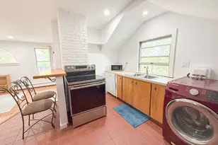 51 Franklin St, New London, CT 06320 - Photo 2