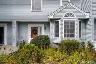 372 Meridian St Ext, Groton, CT 06340 - Photo 2