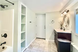 406 Lakeside Dr, Bridgeport, CT 06606 - Photo 12