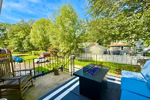 406 Lakeside Dr, Bridgeport, CT 06606 - Photo 14