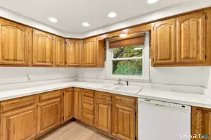 47 Baldwin Rd, Manchester, CT 06042 - Photo 6