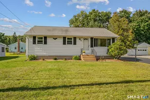 10 Lark St, Waterford, CT 06385 - Photo 2