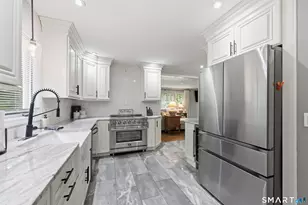 95 Moravia Rd, Avon, CT 06001 - Photo 2
