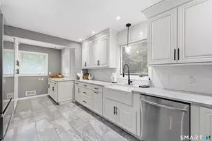 95 Moravia Rd, Avon, CT 06001 - Photo 4