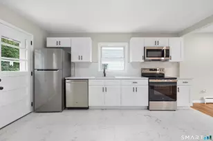 329 Greenwood St, Bridgeport, CT 06606 - Photo 10