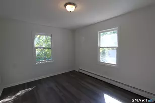 35 Chapman St, East Hartford, CT 06108 - Photo 8