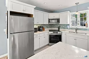 25 Oakwood Rd, East Lyme, CT 06357 - Photo 16