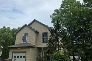 25 Oakwood Rd, East Lyme, CT 06357 - Photo 1