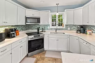 25 Oakwood Rd, East Lyme, CT 06357 - Photo 14