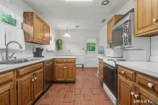 68 Winding Ln, Norwalk, CT 06851 - Photo 4
