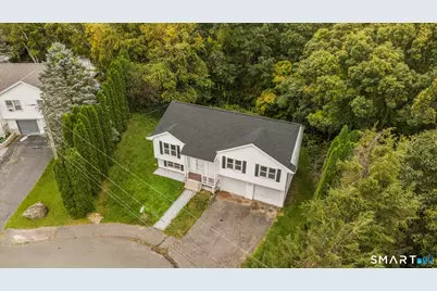 63 Oakcrest Circle, Waterbury, CT 06708 - Photo 2