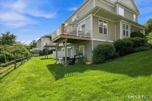 35 Maura Ln, Danbury, CT 06810 - Photo 2