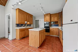 71 Everett Ave, West Hartford, CT 06107 - Photo 12