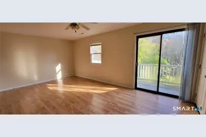 375 Glendale Avenue #D11, Bridgeport, CT 06606 - Photo 2