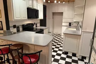 36 Alden St, Hartford, CT 06114 - Photo 4