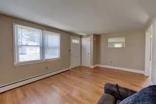 33 Dailey Cir, Vernon, CT 06066 - Photo 4