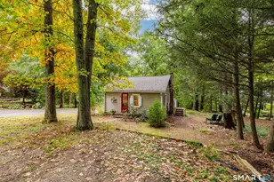 37 Sassacus Rd, Avon, CT 06001 - Photo 2