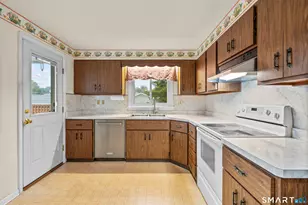 200 Fairfax Dr, Stratford, CT 06614 - Photo 10
