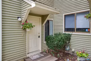 40 Foxon Hill Rd, New Haven, CT 06513 - Photo 2