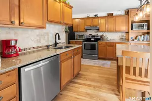 83 Perry St, Putnam, CT 06260 - Photo 4