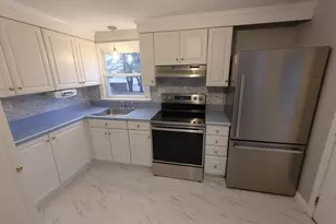 54 Greenwood Dr, Manchester, CT 06042 - Photo 2