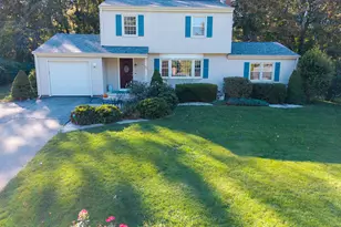 23 Oakwood Dr, Ledyard, CT 06335 - Photo 1