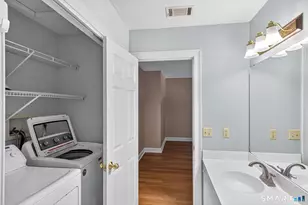 7 Essex Ct, Avon, CT 06001 - Photo 32