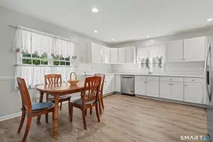 48 Cider Mill Ln, Trumbull, CT 06611 - Photo 4