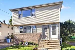 27 Manila Ave, Woodbridge, CT 06525 - Photo 2