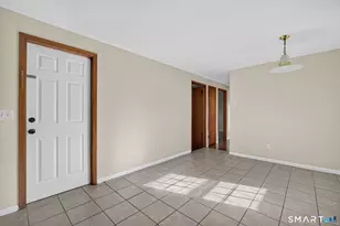 27 Manila Ave, Woodbridge, CT 06525 - Photo 4