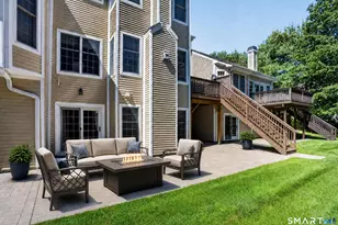 17 Regency Cir, Trumbull, CT 06611 - Photo 4