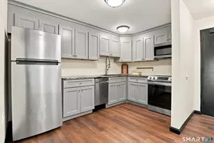 108 Oakwood Ave, West Hartford, CT 06119 - Photo 2