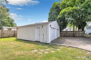 11 Hallmark Pl, Stamford, CT 06906 - Photo 34