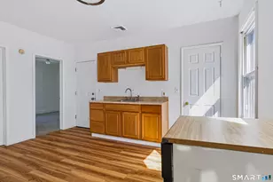 10 Glover Pl, Middletown, CT 06457 - Photo 4