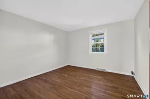 27 Manila Ave, Woodbridge, CT 06525 - Photo 10