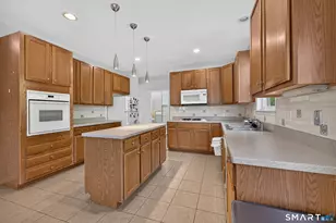 25 Auburn Way, Torrington, CT 06790 - Photo 2